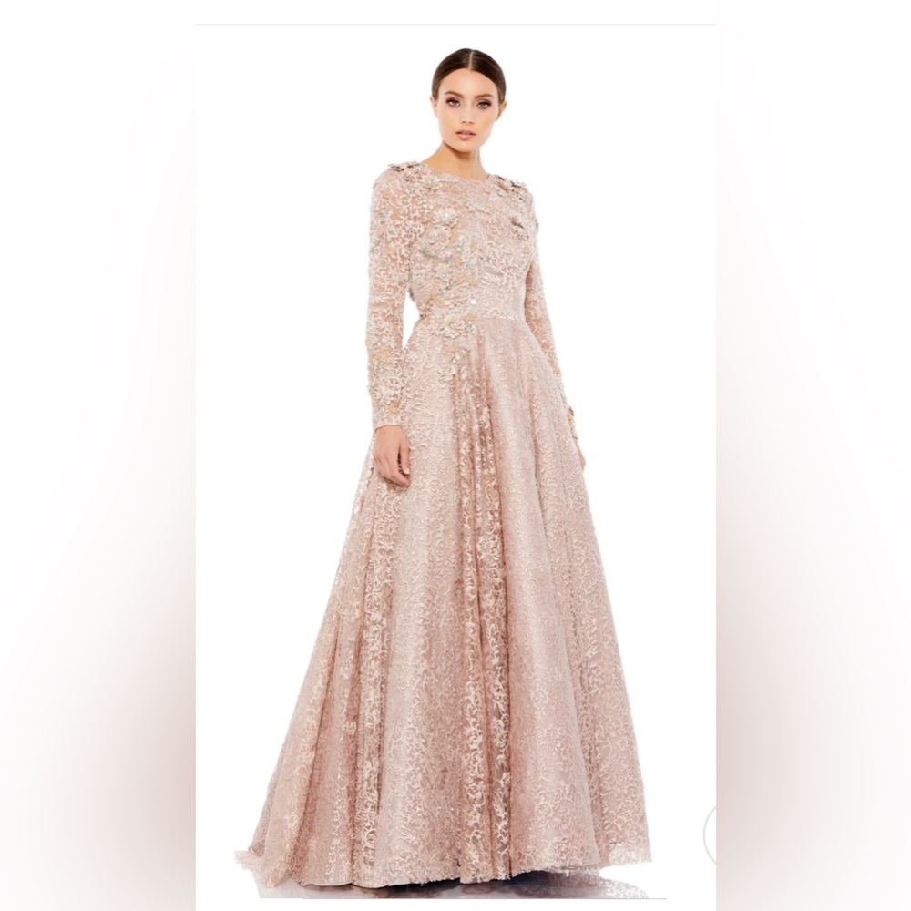 Mind Blowing Gown brand new with tag!!!!❤️❤️Retail for $1500 ON SALE FOR $$520